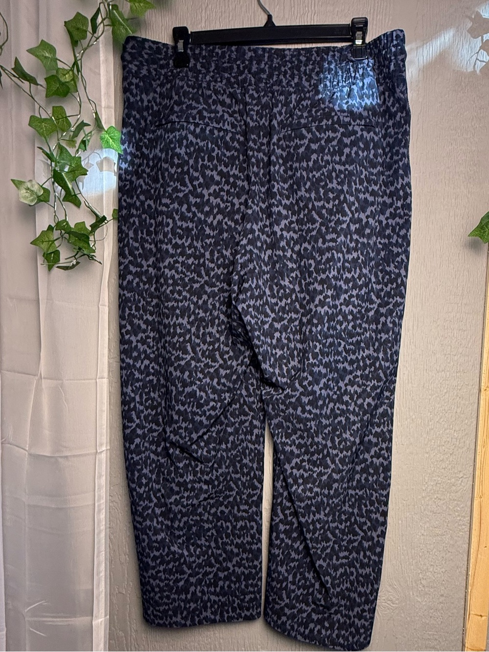 Athleta Avenue Printed Wide Leg Crop Pants Animal Print Black Blue Size 16 - Picture 4 of 14